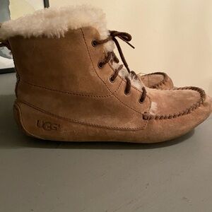 Cozy Tan Shearling Boots